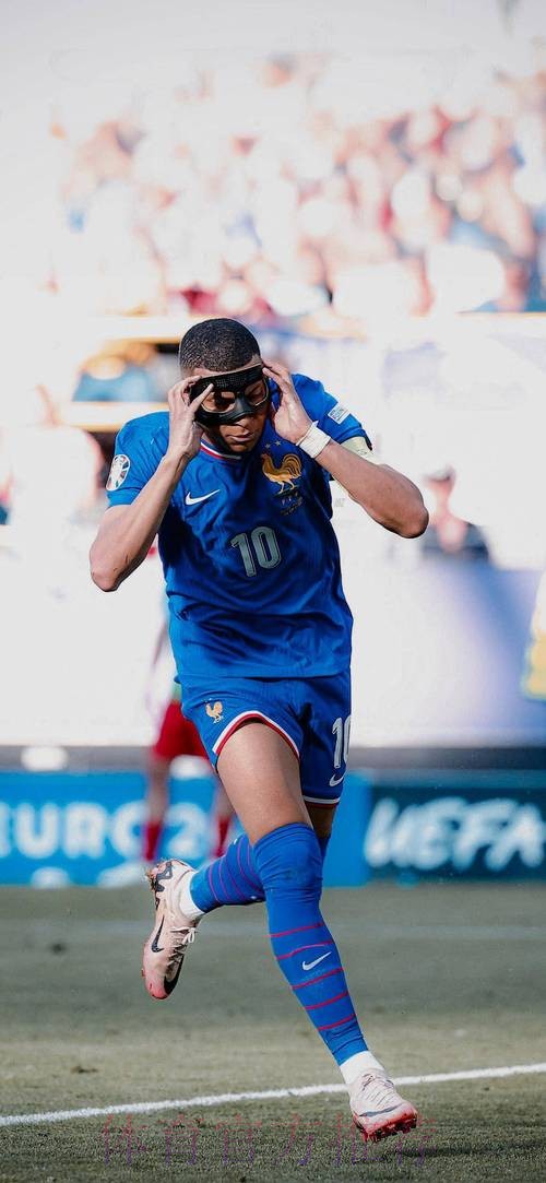 听妈妈的话?姆巴佩母亲担任其经纪人 与皇马开谈